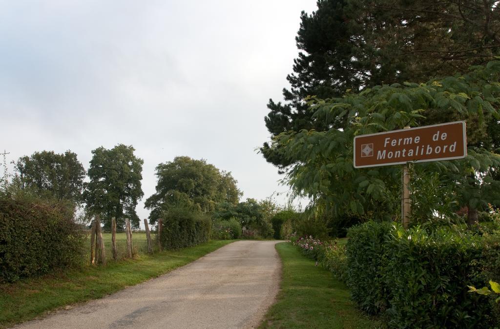 Ferme De Montalibord Vila Vescours Exterior foto